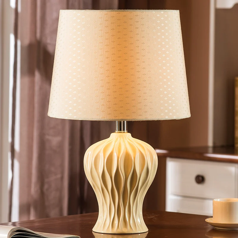 Taaklamp van textiel, moderne tafellamp met 1 lamp wit met urn-keramische voet Clearhalo