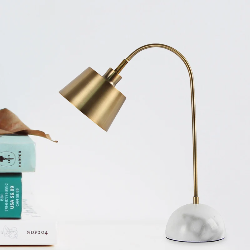 Tafellamp met gouden taps toelopende kap, moderne stijl, 1-kops metalen staande tafellamp met marmeren voet Clearhalo