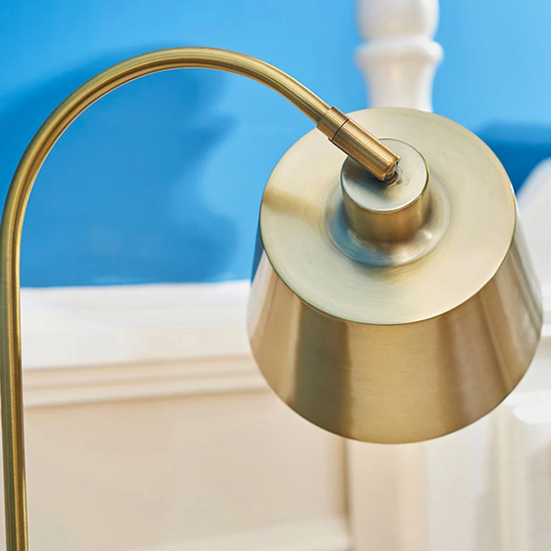Tafellamp met gouden taps toelopende kap, moderne stijl, 1-kops metalen staande tafellamp met marmeren voet Clearhalo