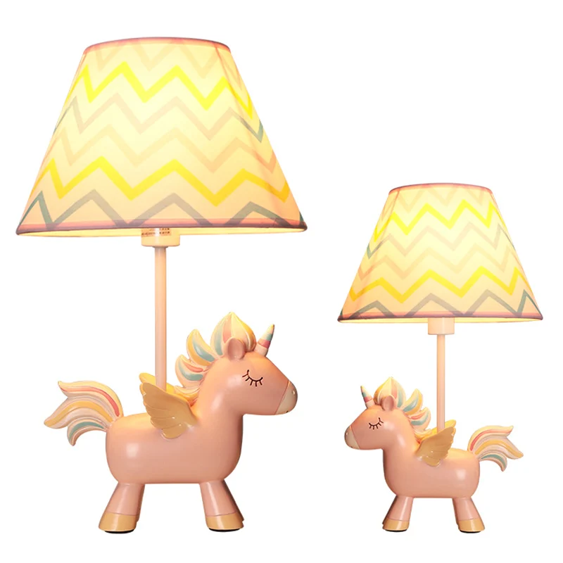 Tafellamp van stof met taps toelopende print Cartoon 1-lamps nachtkastje met eenhoorndeco voor kinderkamer Clearhalo