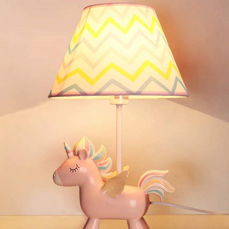 Tafellamp van stof met taps toelopende print Cartoon 1-lamps nachtkastje met eenhoorndeco voor kinderkamer Clearhalo