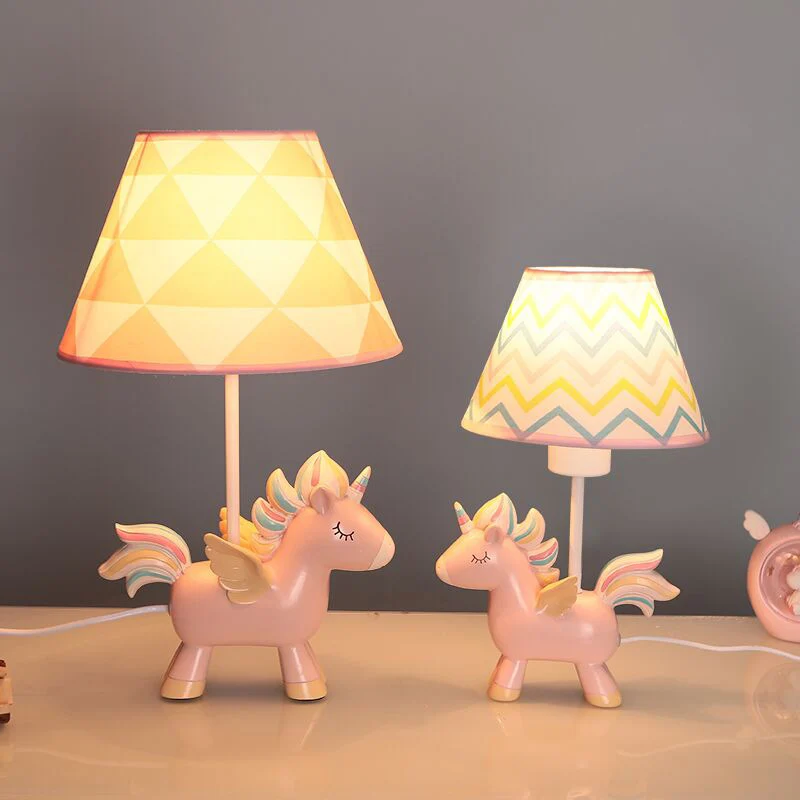 Tafellamp van stof met taps toelopende print Cartoon 1-lamps nachtkastje met eenhoorndeco voor kinderkamer Clearhalo