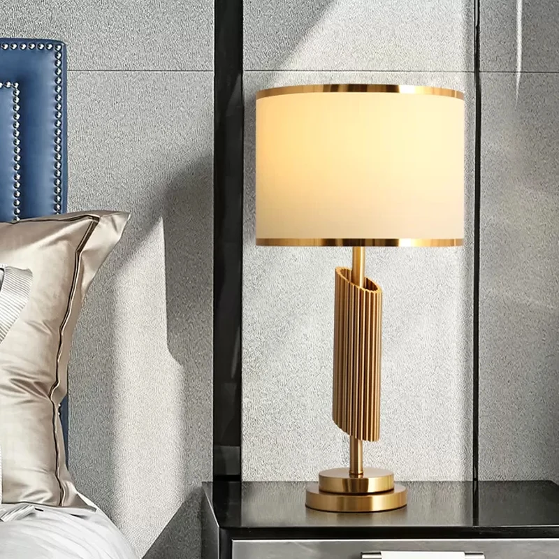 Tafelverlichting van stoffen ton Klassieke salonnachtlamp met 1 lichtpunt en afgeschuinde cilindervoet messing Clearhalo