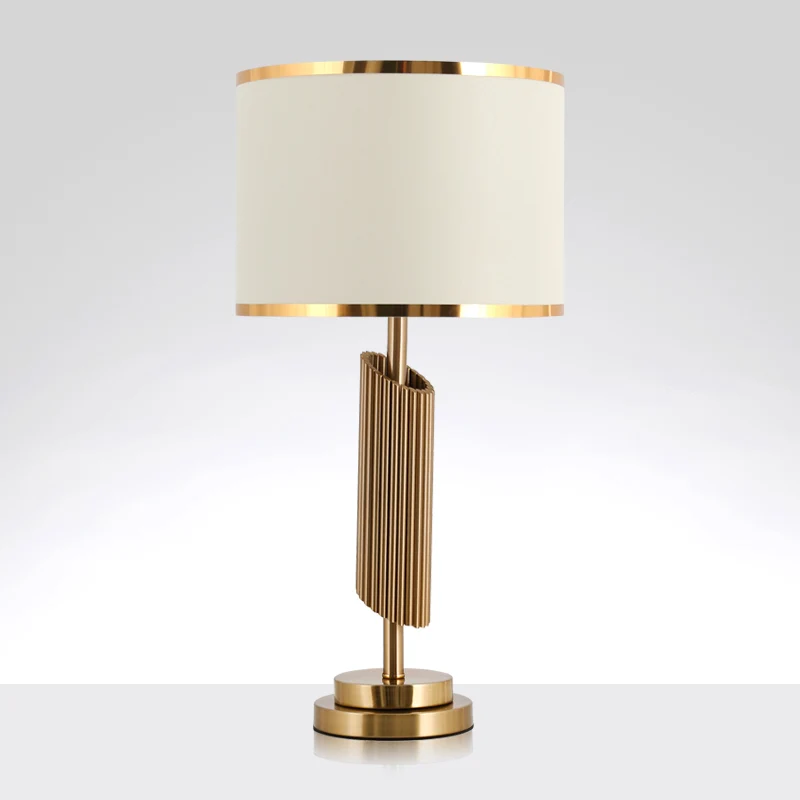 Tafelverlichting van stoffen ton Klassieke salonnachtlamp met 1 lichtpunt en afgeschuinde cilindervoet messing Clearhalo
