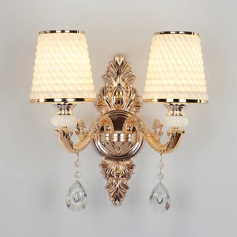 Taps toelopende wandlamp van getextureerd glas, vintage gangwandlamp met kristallen drapering goud Clearhalo