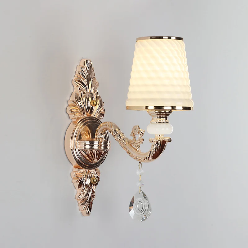 Taps toelopende wandlamp van getextureerd glas, vintage gangwandlamp met kristallen drapering goud Clearhalo