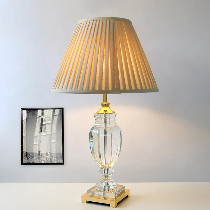 Taps toelopende woonkamertafellamp Rustiek, stijlvol stof, 1 lichtbeige nachtkastjelamp met kristallen accent Clearhalo