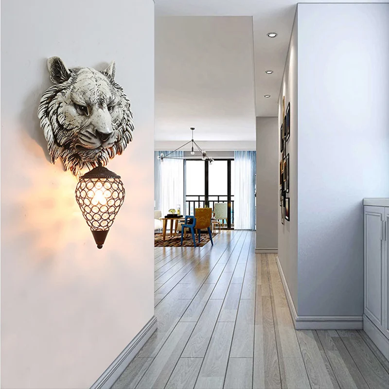 Tiger Corridor wandlamp rustiek hars 1 lichtgrijze schanslamp met traanvormige kristallen kap Clearhalo
