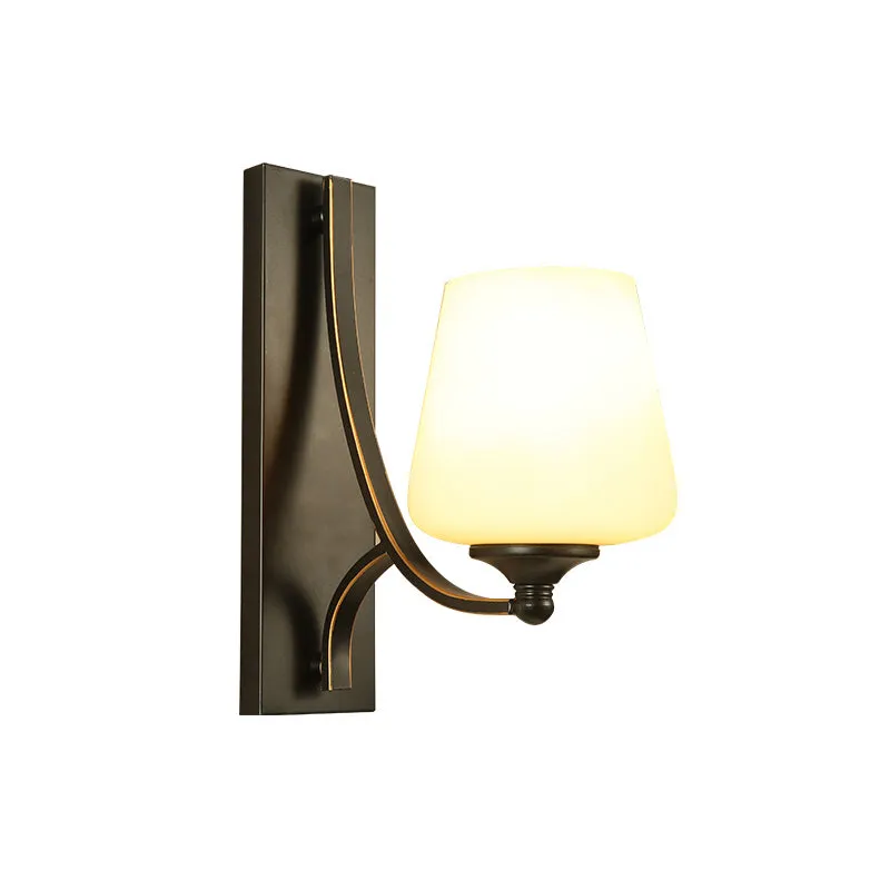 Traditioneel taps toelopend wandgemonteerd licht 1 lamp mat wit glazen wandkandelaarlamp zwart voor slaapkamer Clearhalo