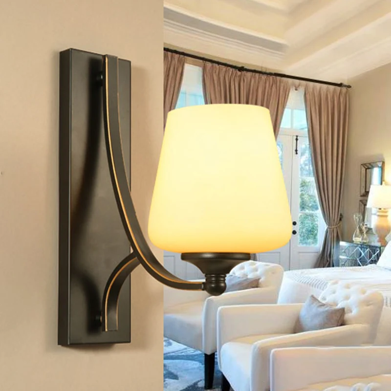 Traditioneel taps toelopend wandgemonteerd licht 1 lamp mat wit glazen wandkandelaarlamp zwart voor slaapkamer Clearhalo
