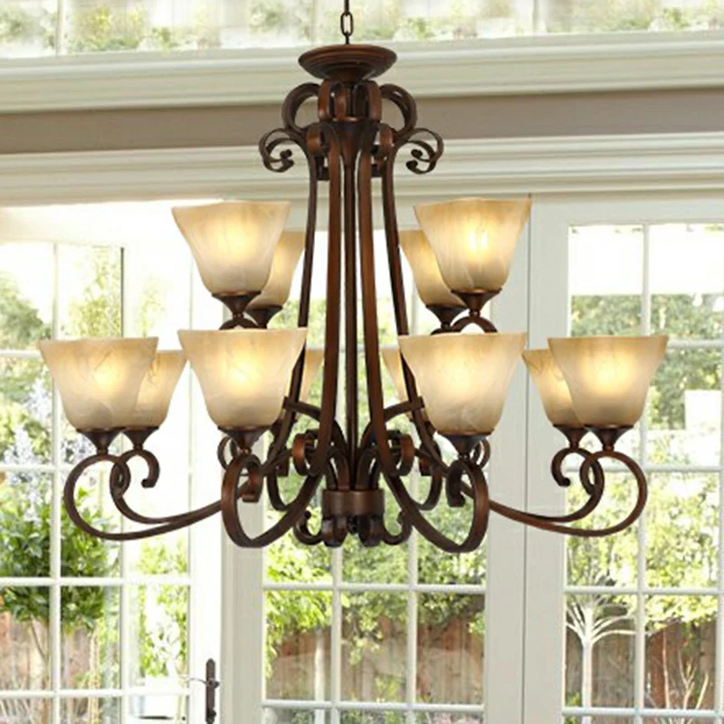 Traditionele klokvormige plafondverlichting, opaalglazen kroonluchterlamp met scrollarm koper Clearhalo
