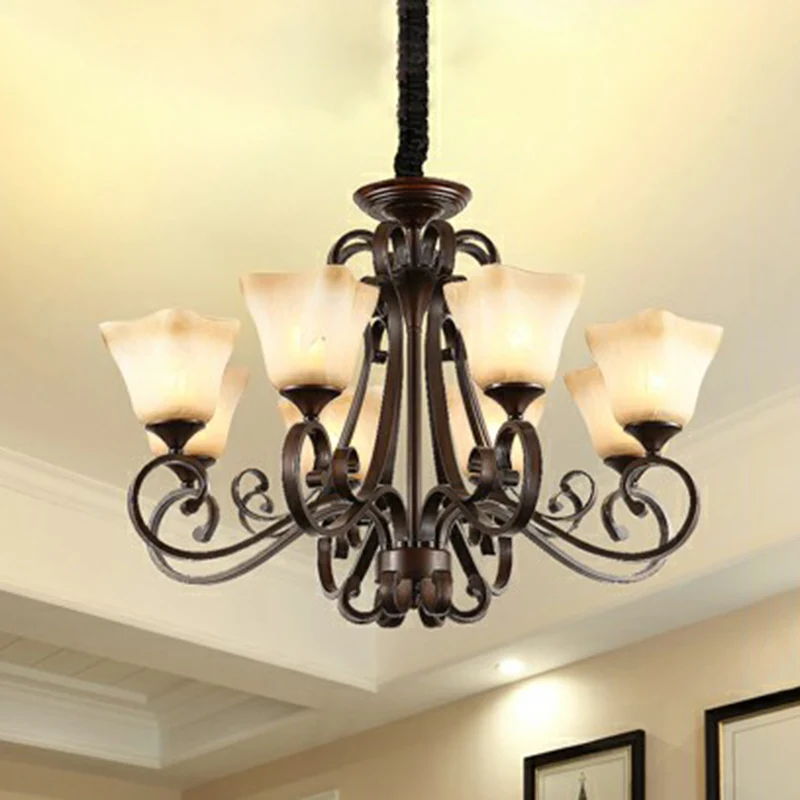 Traditionele klokvormige plafondverlichting, opaalglazen kroonluchterlamp met scrollarm koper Clearhalo