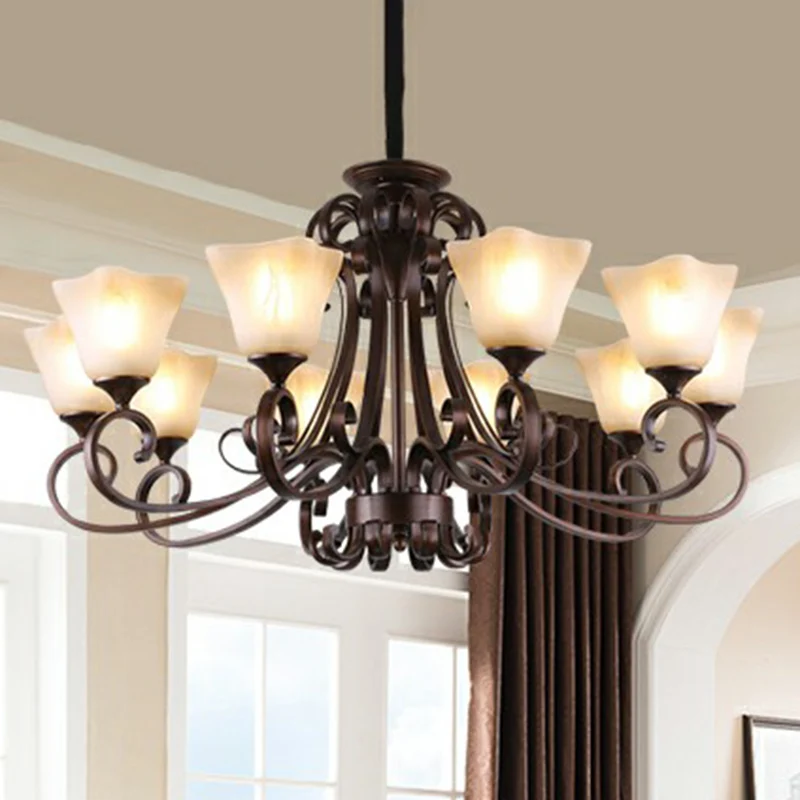 Traditionele klokvormige plafondverlichting, opaalglazen kroonluchterlamp met scrollarm koper Clearhalo