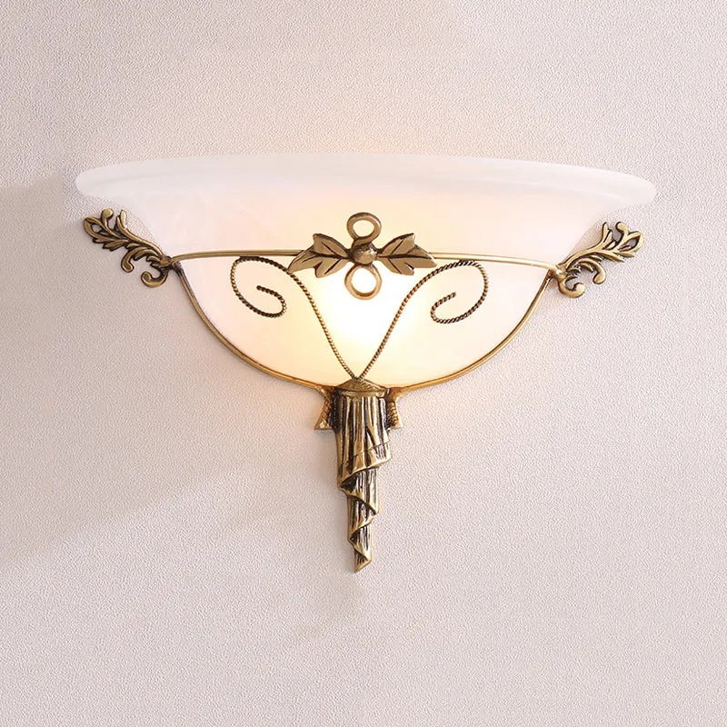 Traditionele trompetblaker wit/geel glas 1 lamp wandgemonteerd lichtarmatuur met bladdeco voor trap Clearhalo