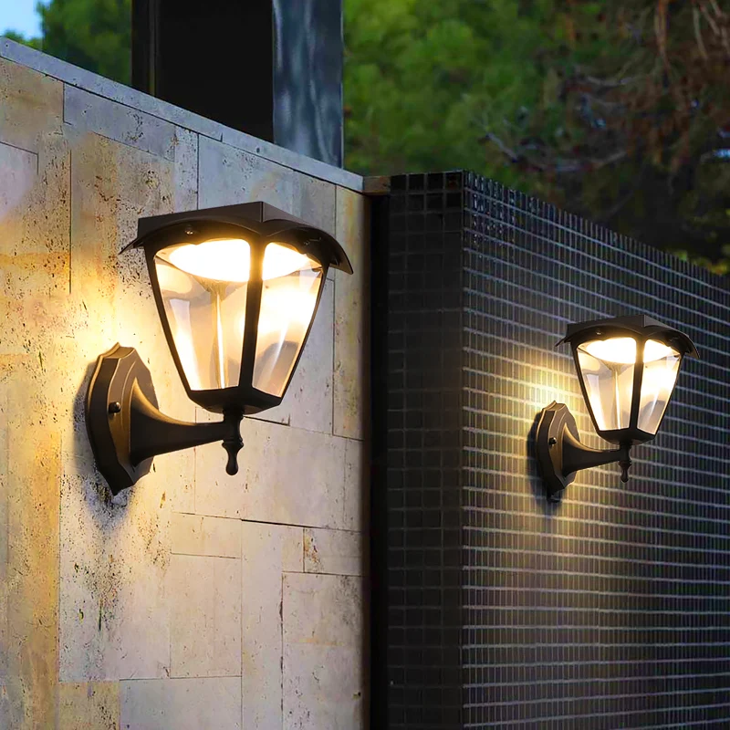 Trapeziumvormige kunststof LED-wandlamp op zonne-energie Eenvoud Buiten wandgemonteerde lamp zwart Clearhalo