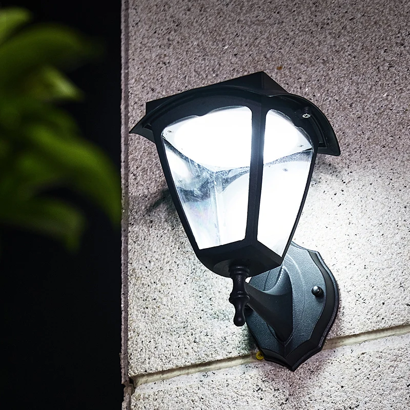 Trapeziumvormige kunststof LED-wandlamp op zonne-energie Eenvoud Buiten wandgemonteerde lamp zwart Clearhalo