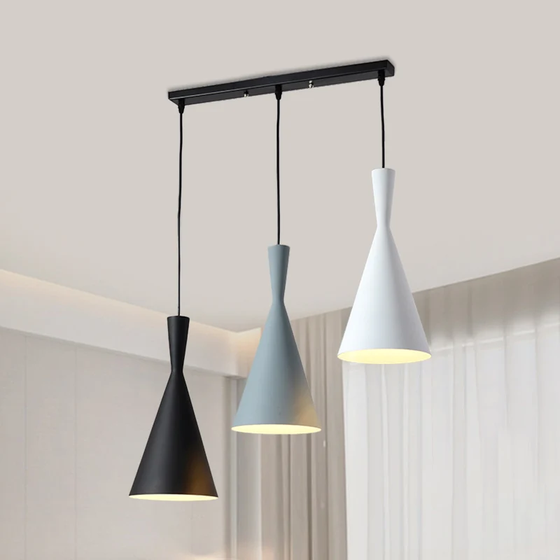 Uitlopende metalen hanglamp, moderne, 3-koppige zwarte hanglampenset met ronde/rechthoekige luifel Clearhalo