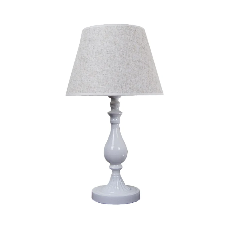 Urnvormige metalen bureaulamp modernistisch 1-lamps witte tafellamp met stoffen kap Clearhalo