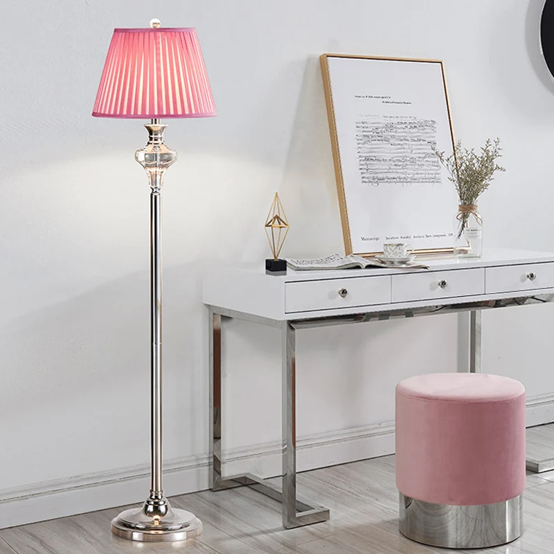 Urnvormige woonkamervloerlamp Eenvoudig kristal 1-lamps roze staande lamp met kegelvormige stoffen kap Clearhalo