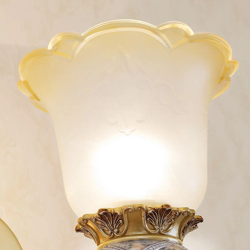 Vintage bloem wandlamp 1 licht matglazen wandkandelaar verlichting met uit metaal gesneden arm goud voor foyer Clearhalo