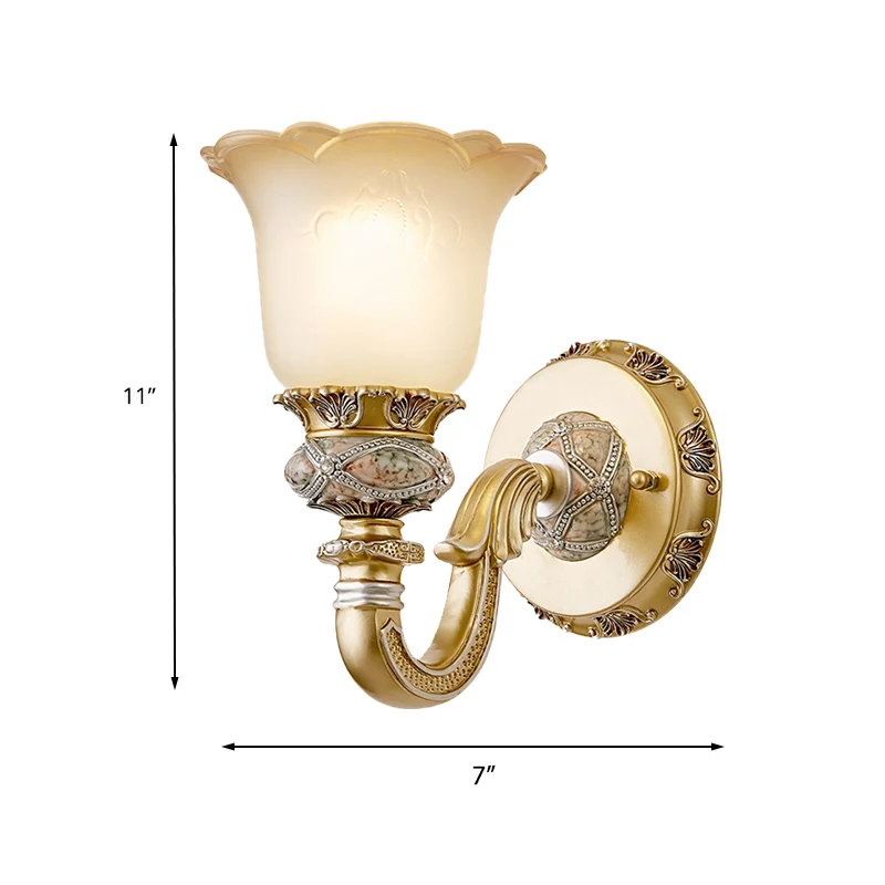 Vintage bloem wandlamp 1 licht matglazen wandkandelaar verlichting met uit metaal gesneden arm goud voor foyer Clearhalo