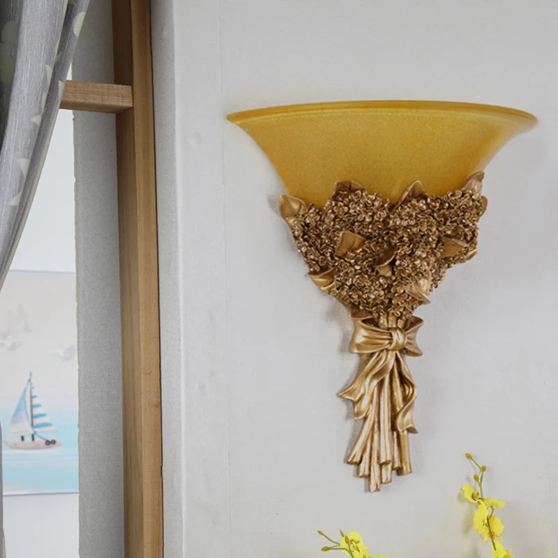 Vintage brede bel wandlamp 1 licht amber/melkachtig glas boeket wandverlichtingsarmatuur goud/meerkleurig Clearhalo