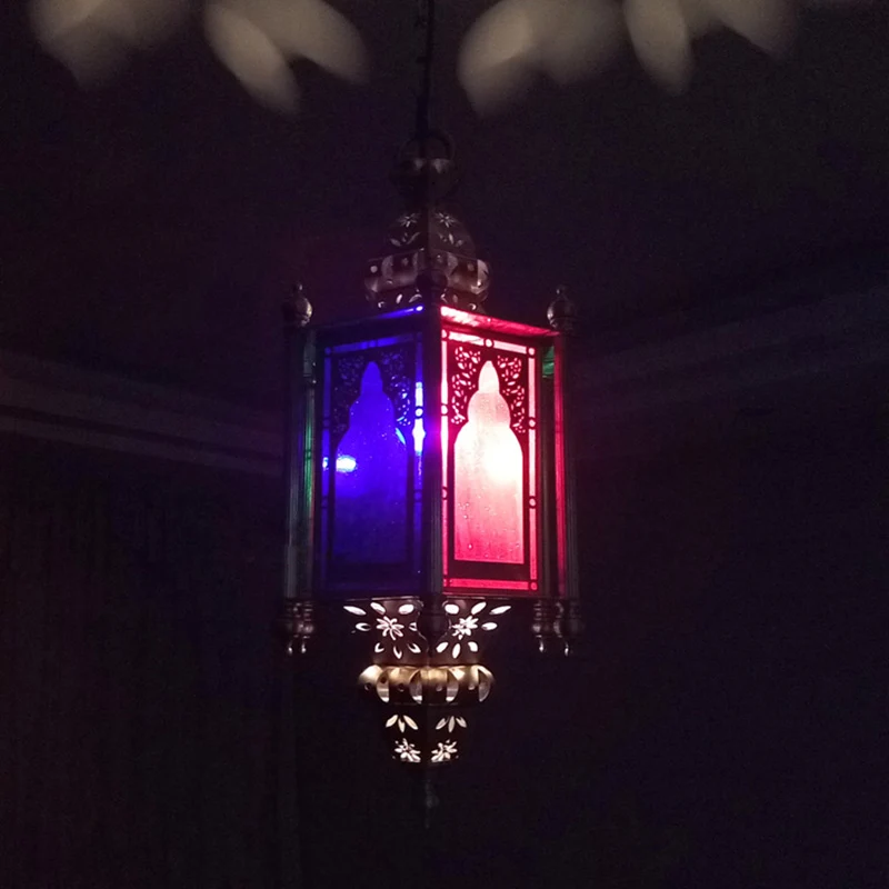 Vintage lantaarnplafondlamp, metalen hanglamp met 1 lamp, messing met kleurrijke glazen kap Clearhalo