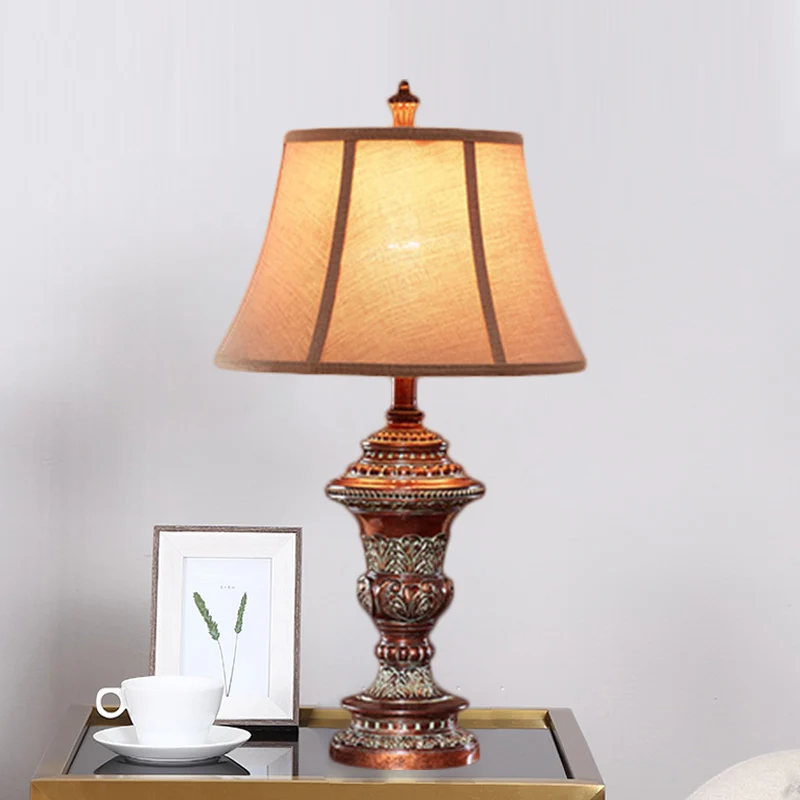Vintage stijl Bell Shade nachtkastje lamp 1 lamp stoffen bureaulamp roodbruin met urnvormige voet, 25"/29,5" H Clearhalo