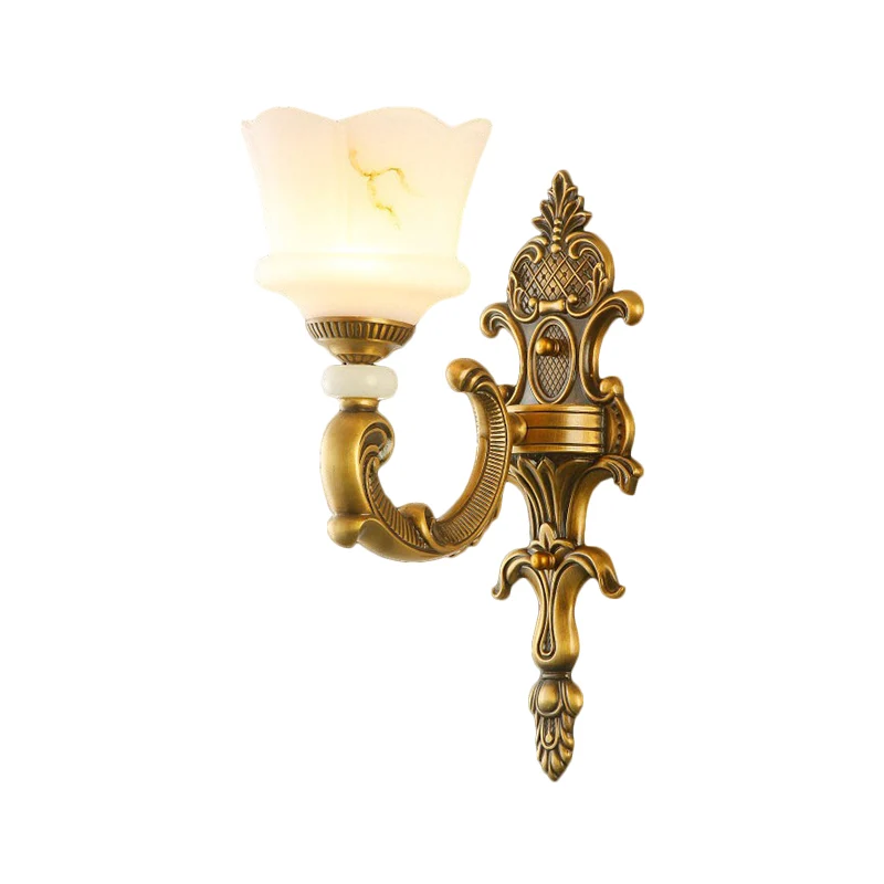 Vintage stijl bloemblaadje schans lichtarmatuur 1/2-licht opaal glazen wandlamp messing voor slaapkamer Clearhalo