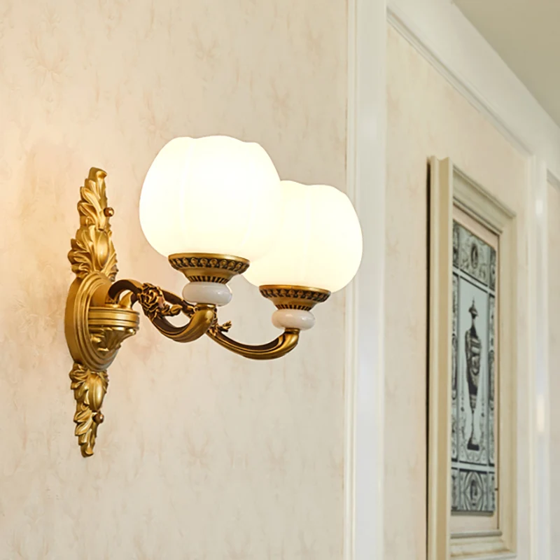 Vintage stijl Globe wandlamp Sconce 1/2-licht melkachtig glas en metalen wandlamp goud voor gang Clearhalo