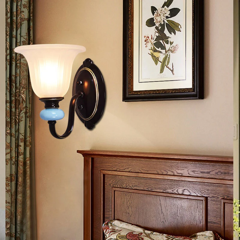 Vintage uitlopende wandlamp 1 licht wit glazen wandkandelaar verlichting zwart voor foyer Clearhalo