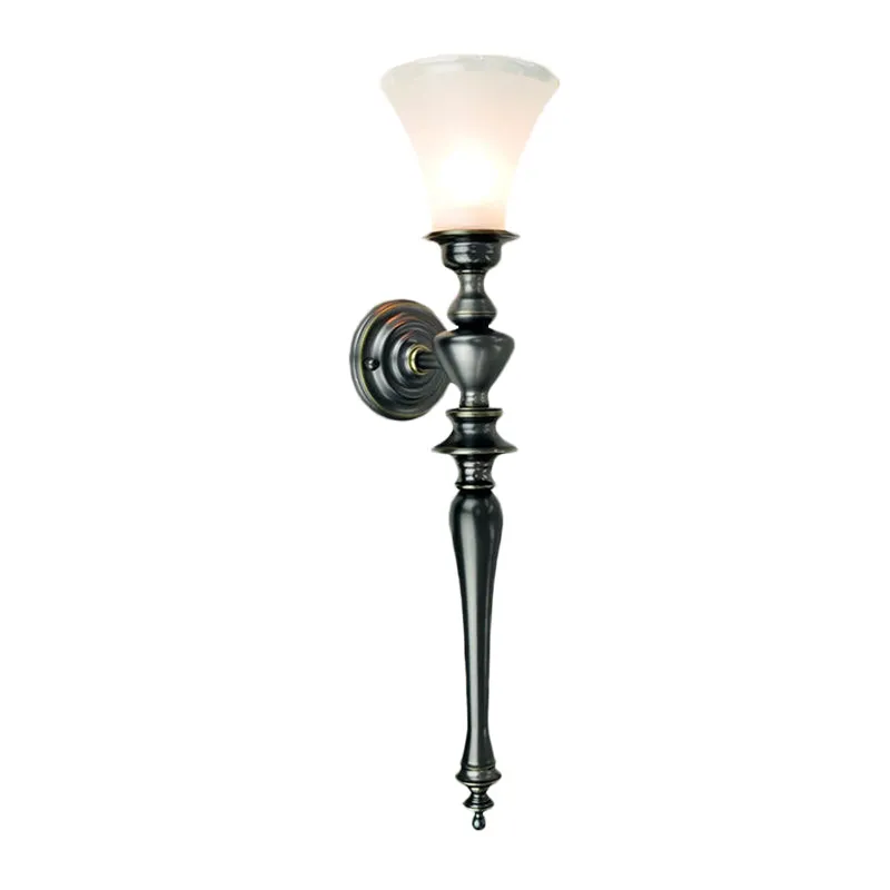 Vintage wandlamp met 1 lamp en taps toelopend melkachtig glas zwart Clearhalo