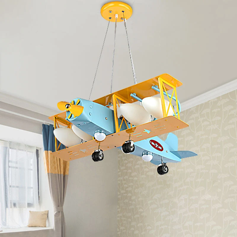 Vliegtuig metalen kroonluchter licht kinder 4-kops blauwe plafondlamp met kogelvormige melkglazen kap Clearhalo