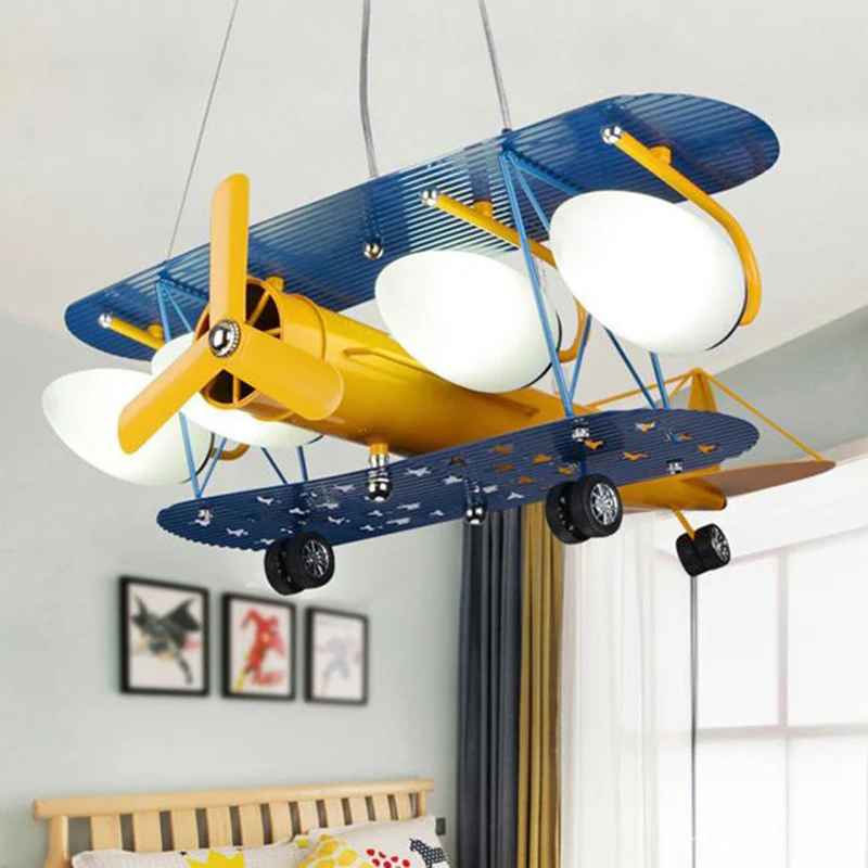 Vliegtuig-hangende verlichtingsarmaturen Cartoon glas en metalen hangende hanger voor kinderslaapkamer Clearhalo