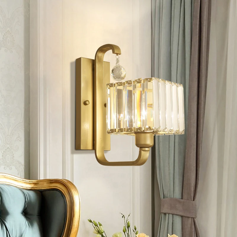 Wandkandelaar met 1 lamp, moderne stijl, zwart/goudkleurige afwerking, wandmontagelamp met kubieke heldere kristallen kap...