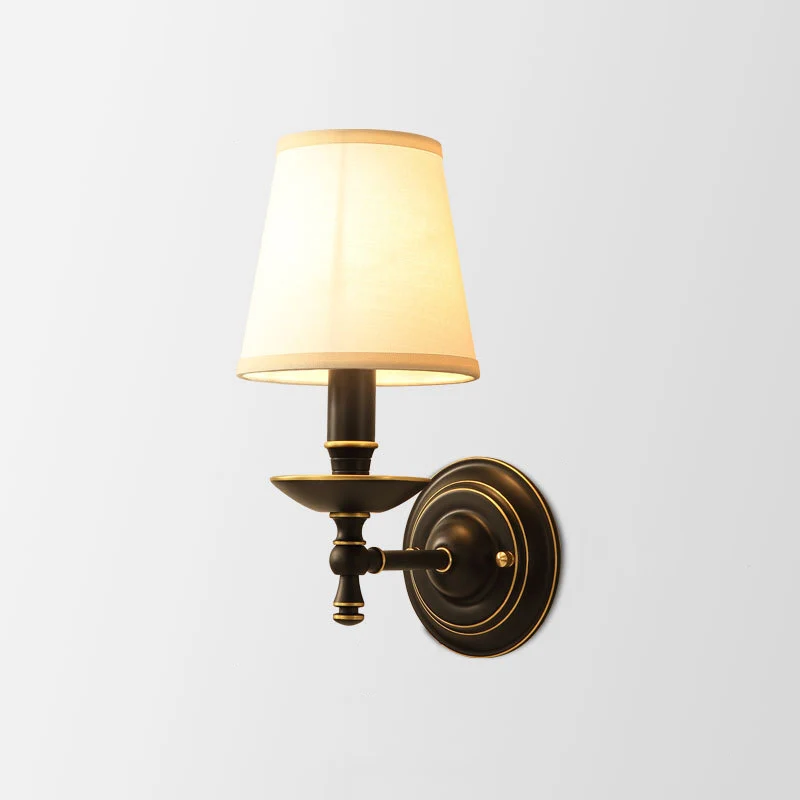 Wandkandelaar met één lamp, vintage kandelaar, metalen wandlamp met taps toelopende stoffen kap zwart Clearhalo
