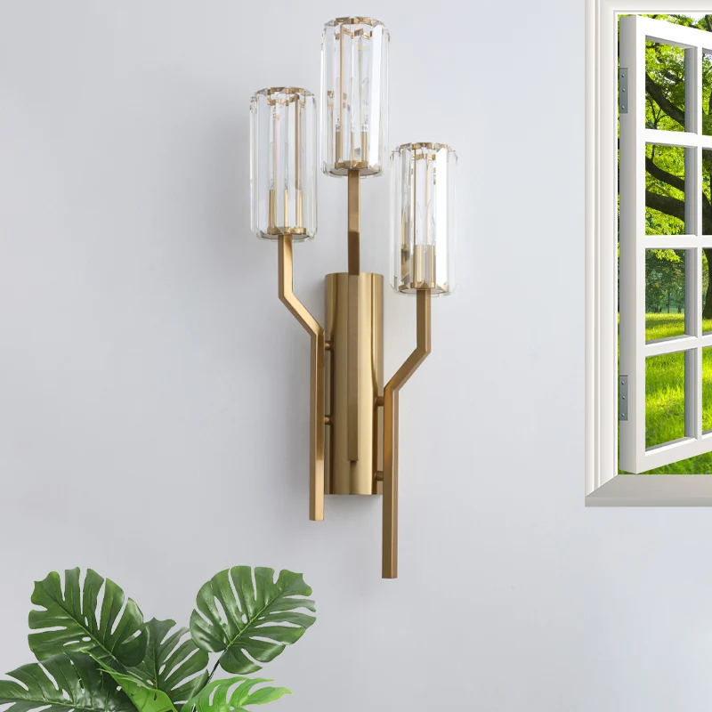 Wandlamp met 3 lampen, gebogen arm, moderne wandkandelaar van goudkleurig metaal met cilindrische kristallen kap Clearhalo