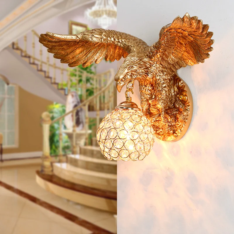 Wandlamp retrostijl, adelaar, wandmontage, hars, 1 kops wandlamp met koepelvormige kristallen kap gouden afwerking Clearhalo