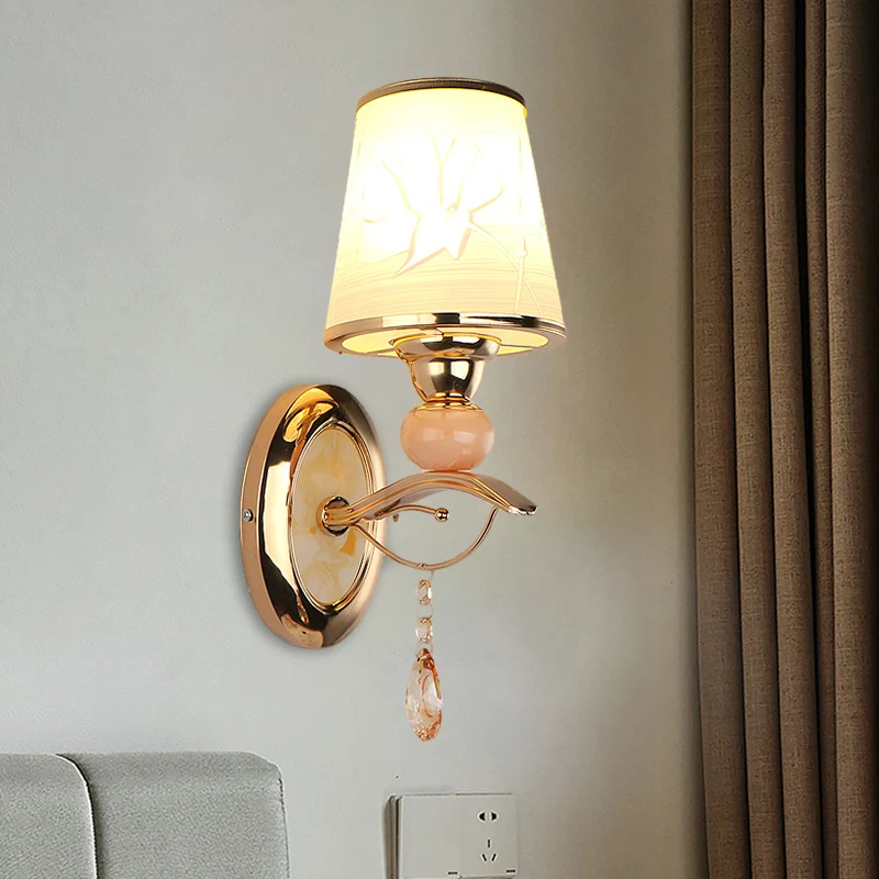 Wandlamp van amberkleurig glas, taps toelopend, eigentijdse wandlamp met 1/2 kop goud met kristallen druppel Clearhalo