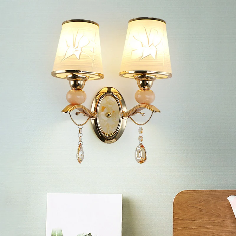 Wandlamp van amberkleurig glas, taps toelopend, eigentijdse wandlamp met 1/2 kop goud met kristallen druppel Clearhalo
