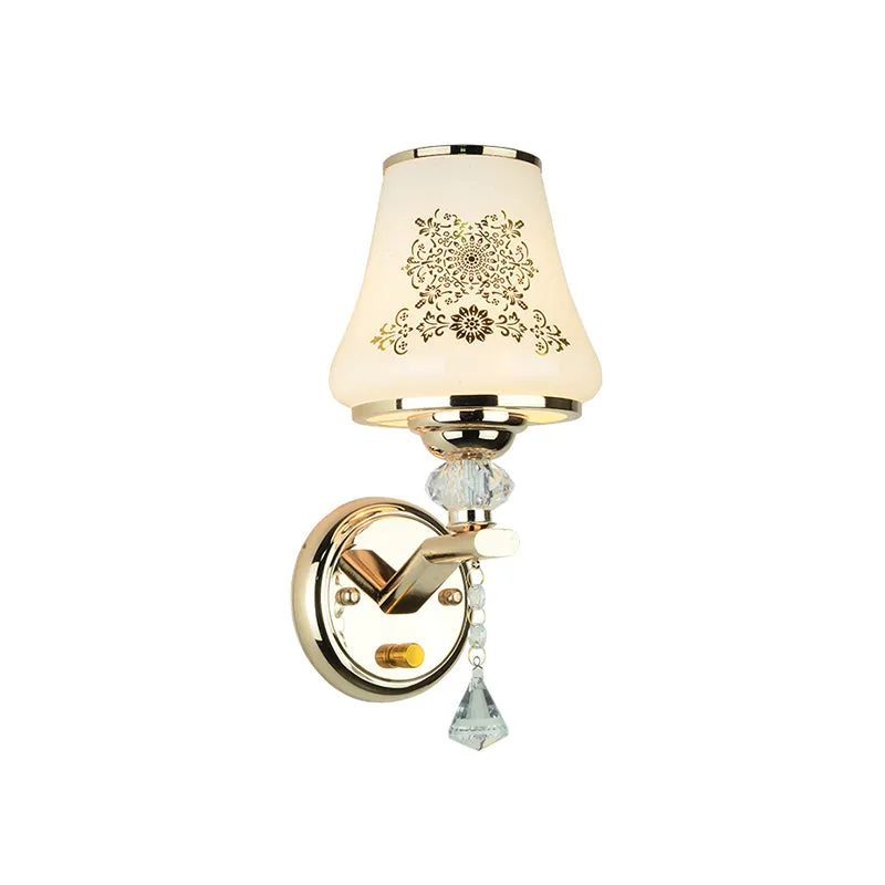 Wandlamp voor één leeslamp, postmodern taps toelopend wit glas, wandmontagelamp goud met kristallen accent Clearhalo