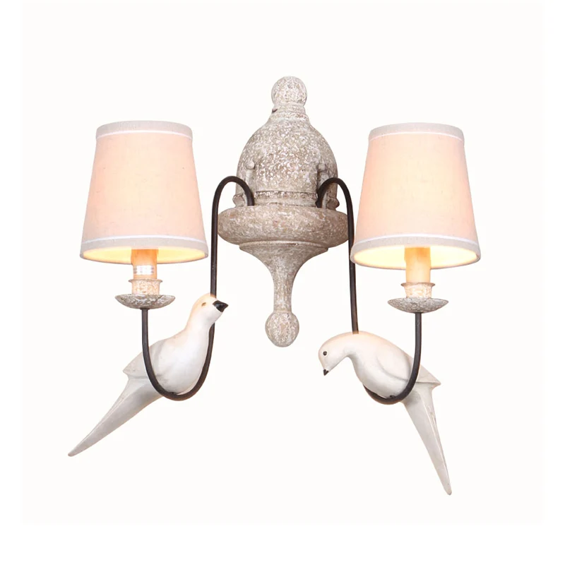 Wandverlichtingsarmatuur met 2 koppen, traditioneel beige stoffen wandkandelaar met gebogen arm en vogeldecor Clearhalo