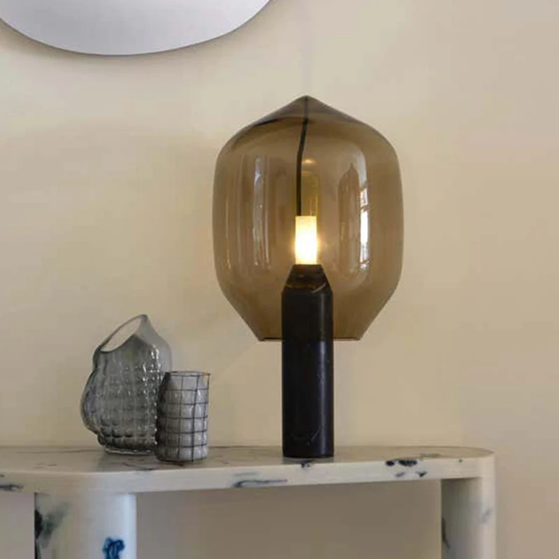 Waterflestafelverlichting Postmoderne metalen LED-nachtkastjelamp met geblazen glazen kap Clearhalo