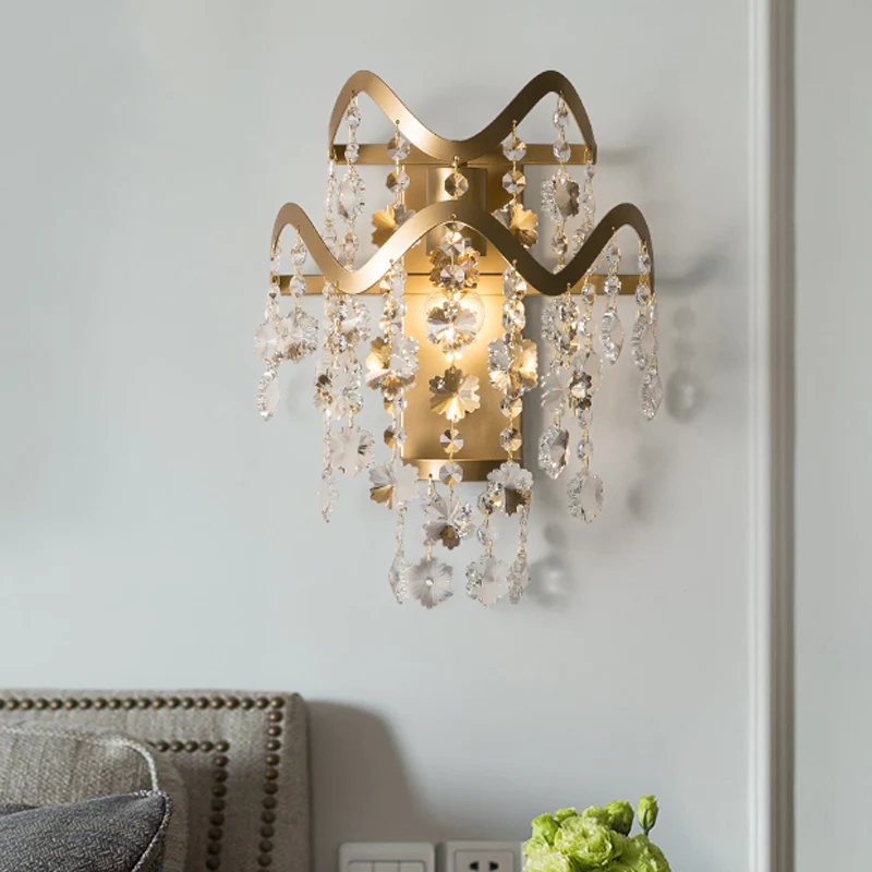 Wave Sconce Light Postmodern Metaal 1-lichts Goudkleurige wandlamp met bloemkristal/schelpaccent Clearhalo