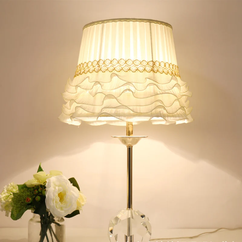 White Flare Task Light Modern 1-lamps stoffen leeslamp met bolvormige heldere kristallen voet Clearhalo