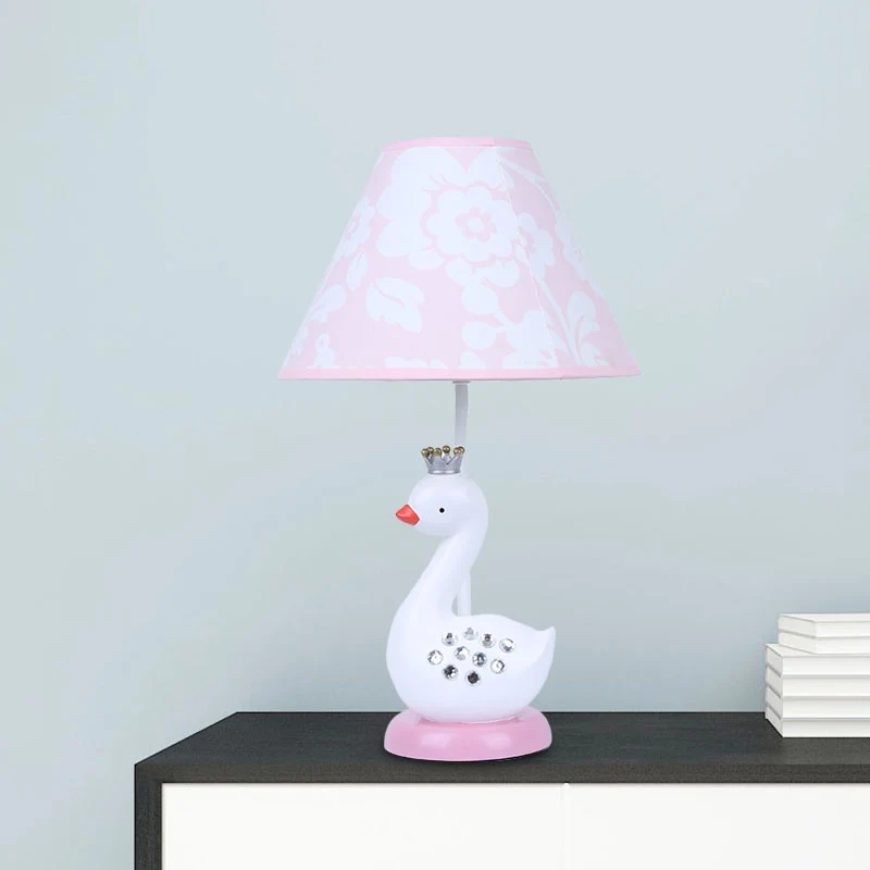 White Goose Nachtlampje Cartoon 1 Lamp Hars Leeslamp met Ton Stoffen Schaduw voor Slaapkamer Clearhalo