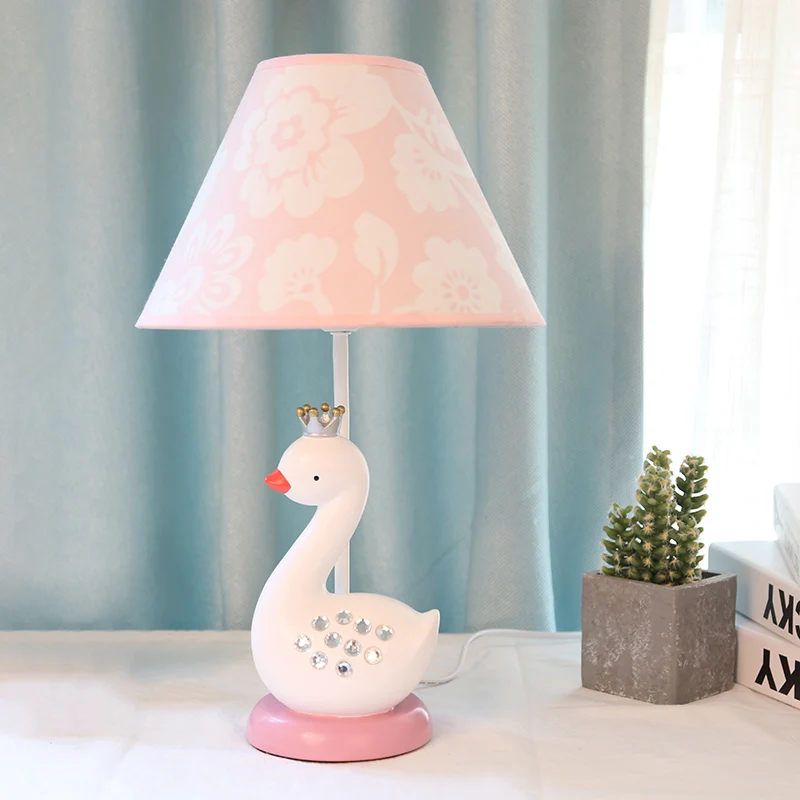 White Goose Nachtlampje Cartoon 1 Lamp Hars Leeslamp met Ton Stoffen Schaduw voor Slaapkamer Clearhalo