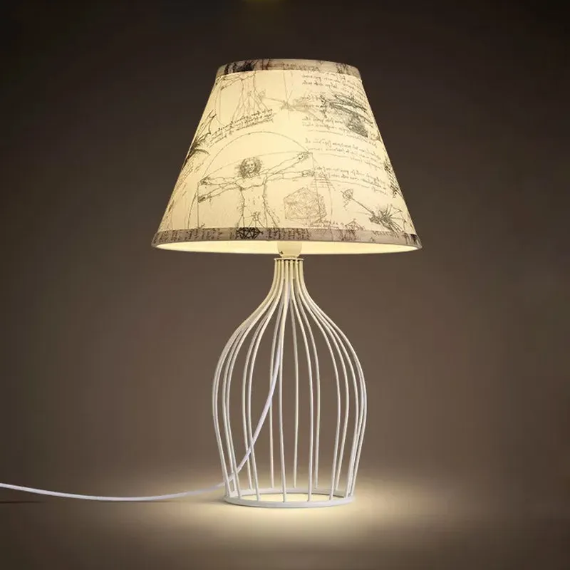 Wit taps toelopend nachtkastje, traditionele stof, 1 kops woonkamer bureaulamp met draadkooibasis Clearhalo