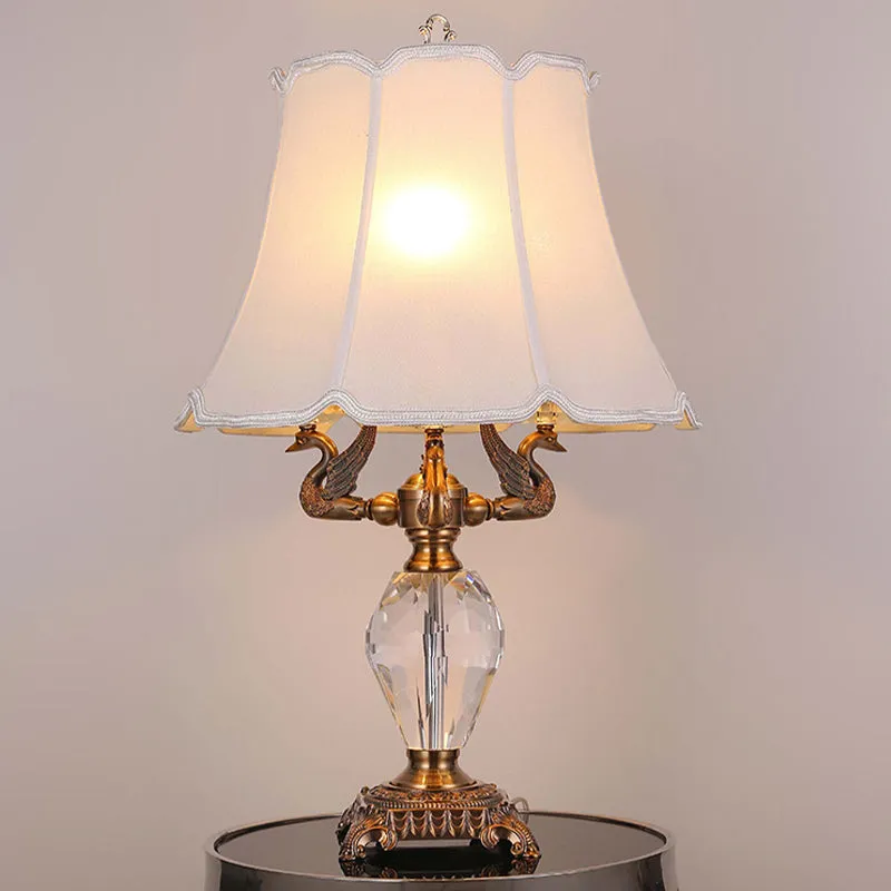 Wit uitlopende bureaulamp modernistisch 1-lamps stoffen nachtkastje met metalen vogel Clearhalo