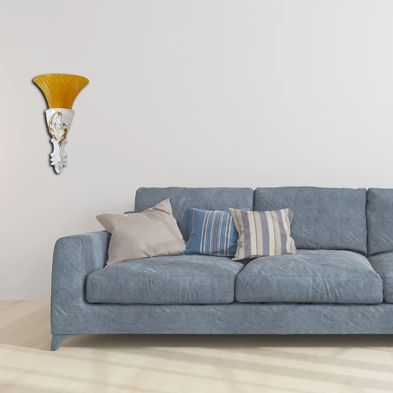 Wit/goud gesneden schanslamp kolonisatie metaal 1 lamp wandverlichtingsarmatuur met uitlopende amberkleurige glazen kap Cl...